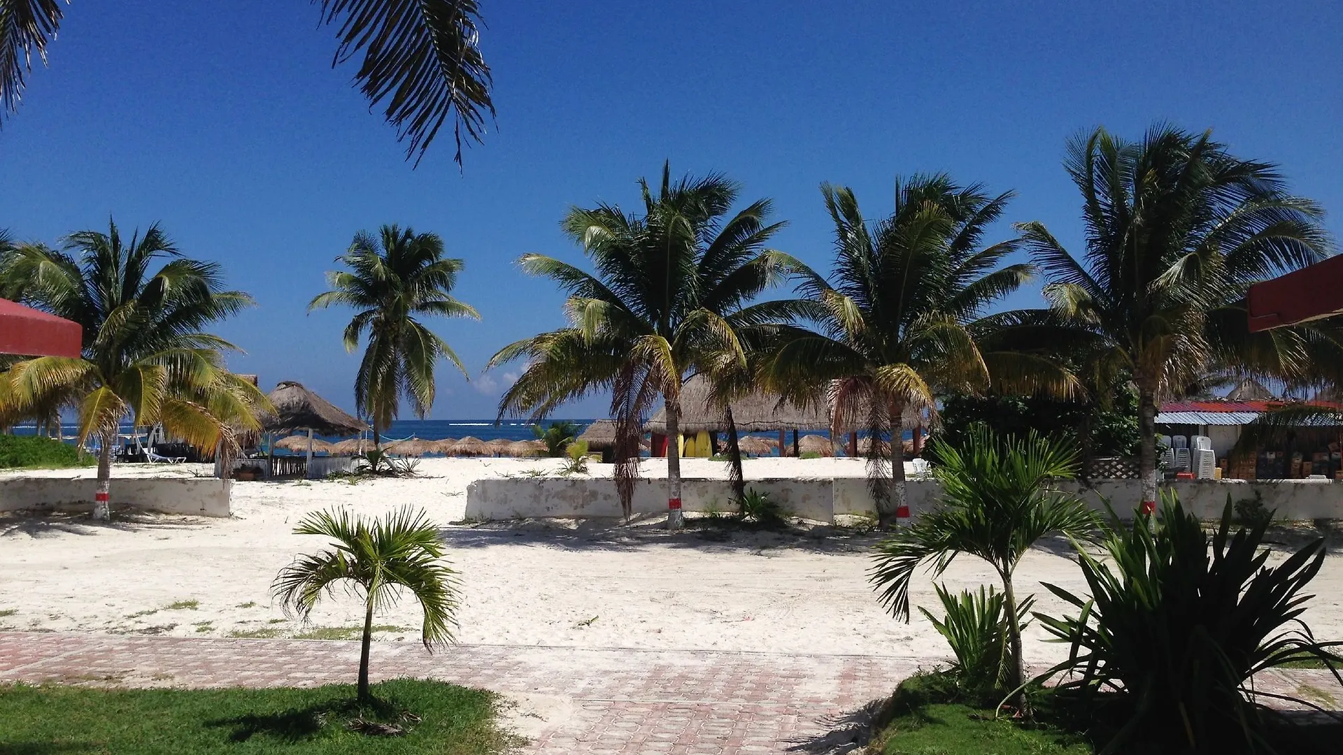 **  Hotel Dos Naciones Puerto Morelos Mexico